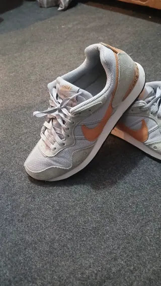 Nike Venture Runner muy bueno talla42