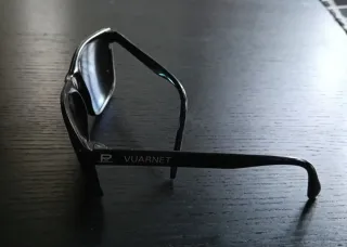 Gafas de sol negras y grises