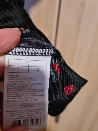 Top lencero negro con rosas rojas