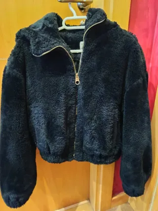 Cazadora pelo negra