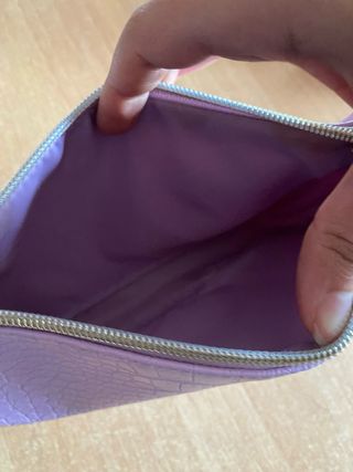 Bolso de hombro lila efecto piel cocodrilo