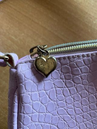 Bolso de hombro lila efecto piel cocodrilo