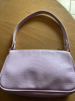 Bolso de hombro lila efecto piel cocodrilo