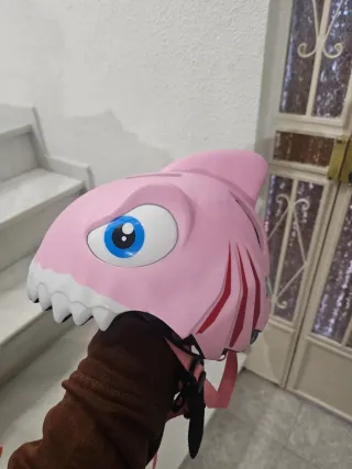 Casco bici infantil tiburón rosa