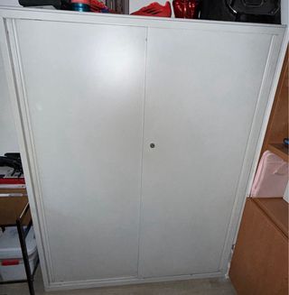 Mueble de oficina metálico gris