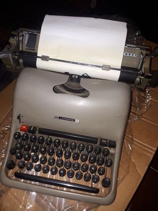 Macchina da scrivere Olivetti Lexikon 80