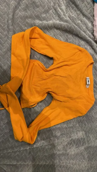 Top naranja manga larga