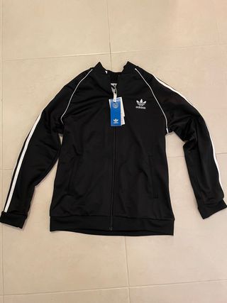 Chaqueta Adidas Negra con Etiquetas
