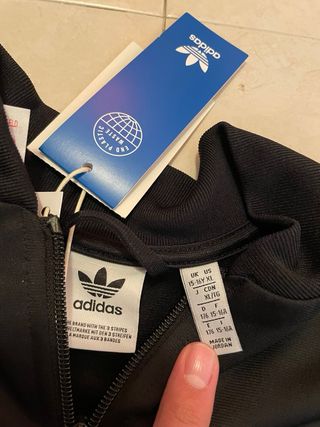 Chaqueta Adidas Negra con Etiquetas