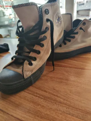 Zapatillas Converse Beige y Negro Talla 42