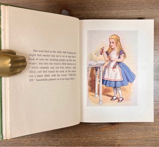 Dos Clásicos de Lewis Carroll · Ed. Macmillan 1953