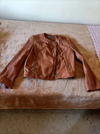 Chaqueta de piel marrón nueva como se puede observ