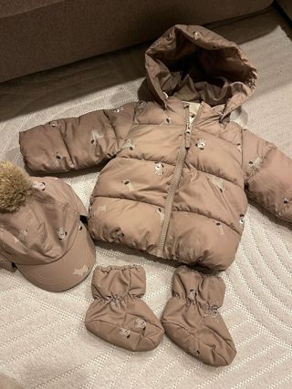 Conjunto bebé: Chaqueta, gorro y patucos