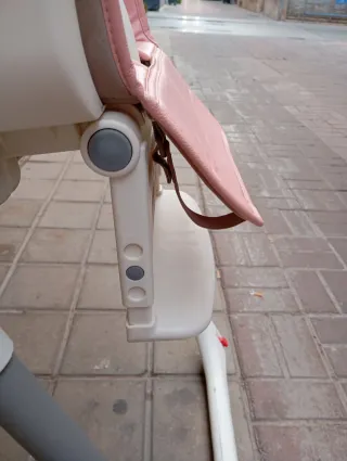 Trona bebé rosa y blanca