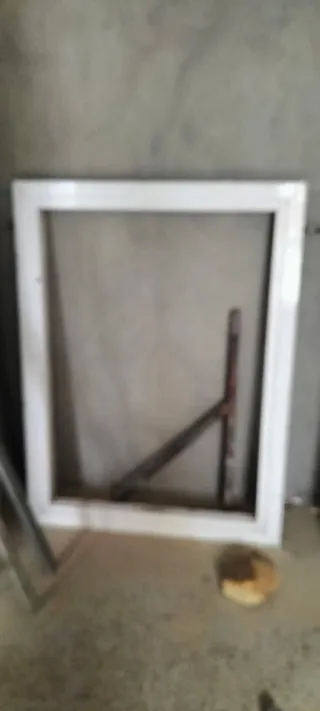 Ventana corredera aluminio blanca. 90 por 120