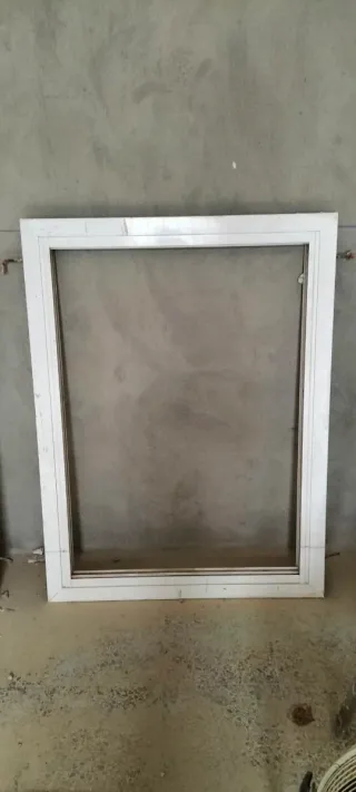 Ventana corredera aluminio blanca. 90 por 120