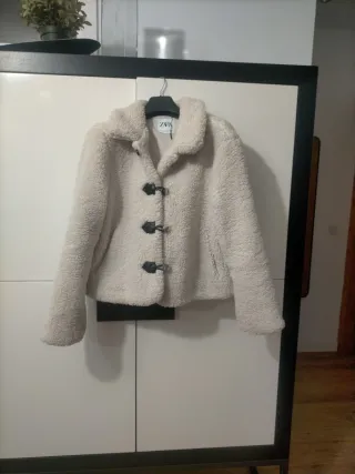 Chaqueta Zara borreguito beige