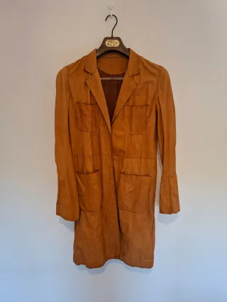 Chaqueta tipo gabardina en piel