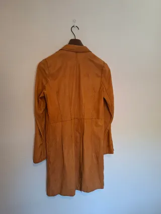 Chaqueta tipo gabardina en piel