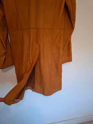 Chaqueta tipo gabardina en piel