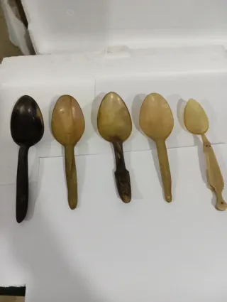 Juego de 5 cucharas antiguas