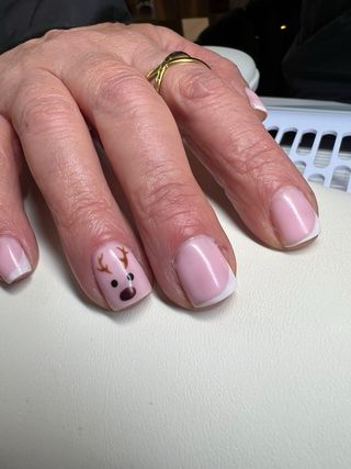 Servicio de Peluquería y Manicura.