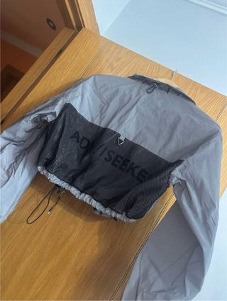 Cazadora Bershka gris + pantalón gratis