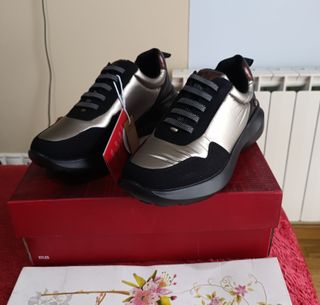 Zapatillas negras y doradas Comfort Tech 38