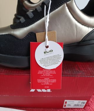 Zapatillas negras y doradas Comfort Tech 38