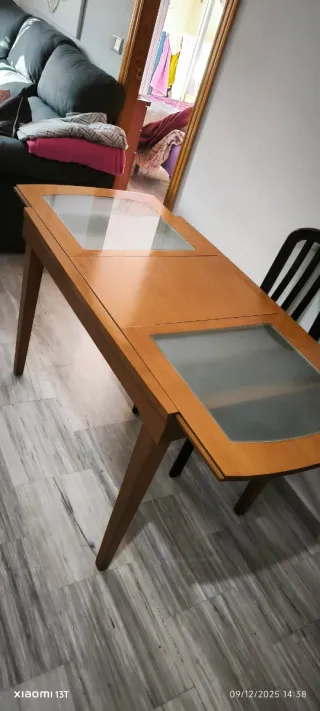 Mesa de comedor madera y cristal