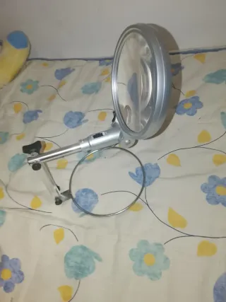 Lupa grande con soporte y luz