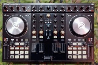 Controlador DJ Traktor Kontrol S4 MK2 + Maletín.