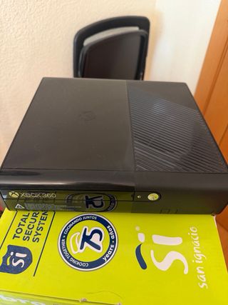 Xbox 360 Negra + Accesorios (Sin Mando)