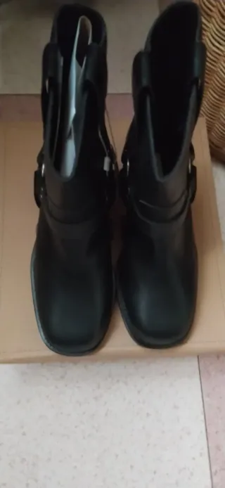 Botines negros mujer