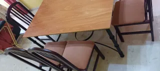 Mesa de comedor y sillas