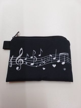 Monedero con motivos musicales