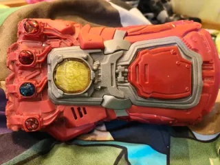 Guantelete Thanos con Luz y Sonido