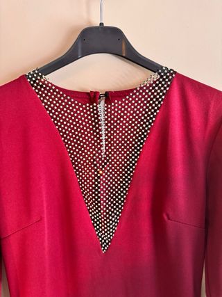 Vestido fiesta burdeos con pedrería