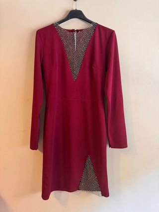 Vestido fiesta burdeos con pedrería