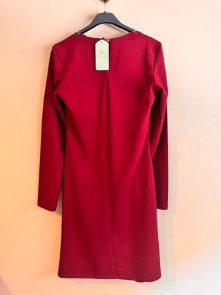 Vestido fiesta burdeos con pedrería