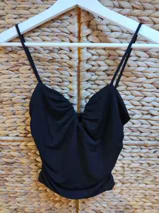 Top Stradivarius escote negro temporada talla S