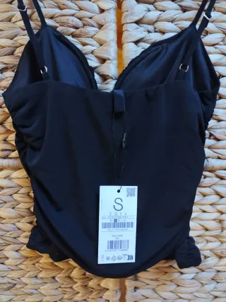 Top Stradivarius escote negro temporada talla S