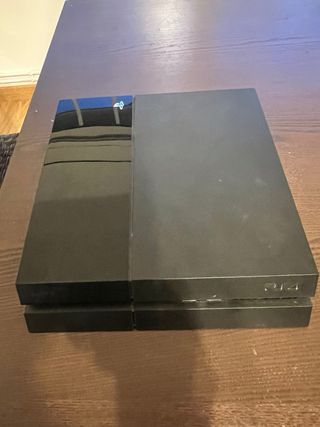 Consola PS4 + 2 Mandos + 4 Juegos