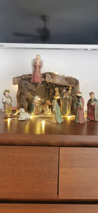 Pesebre Navideño con Figuras