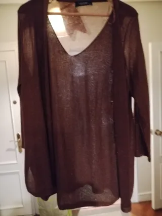 Conjunto chaqueta y camiseta marrón