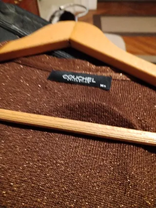 Conjunto chaqueta y camiseta marrón