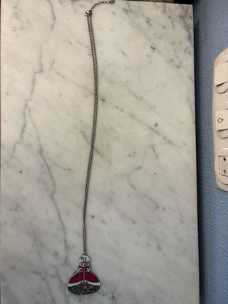 Colgante menina vestido rojo