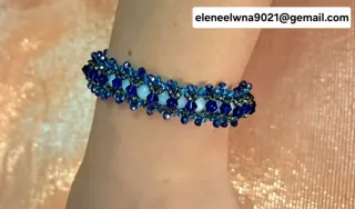 Pulsera de bisutería azul y blanca