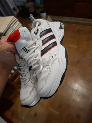 Zapatillas Adidas Blancas y Rojas
