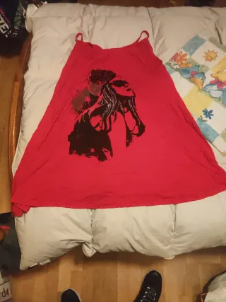 Camiseta tirantes roja con estampado
